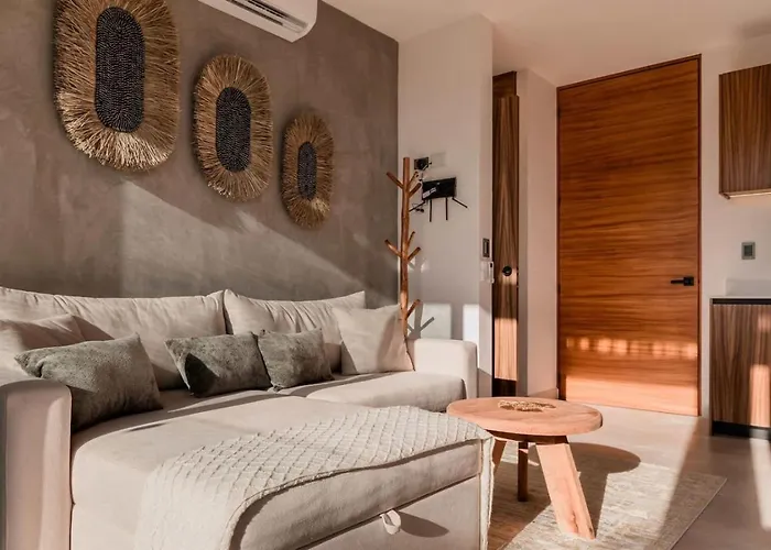 With Private Plunge Pool And Rooftop *